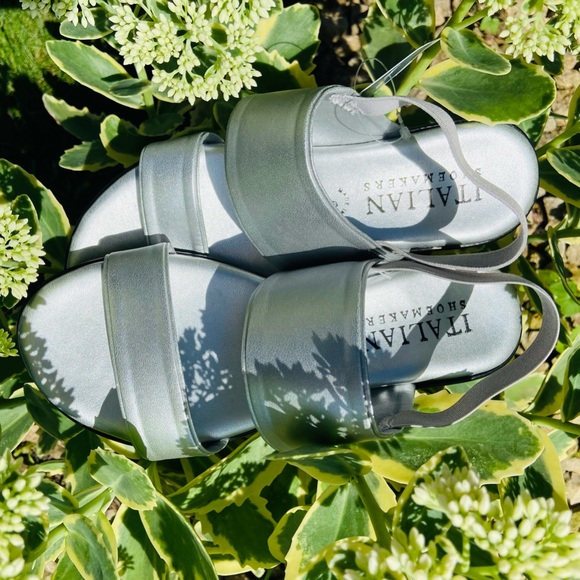 NWT Women Sz-6.5 ITALIAN SHOEMAKERS- Silver Flats Open Toe & Elastic Heal Straps - Picture 4 of 16